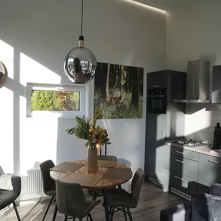 Forest-view Tiny House, Cleaning Included Хундерло