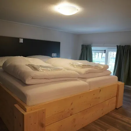 Forest-view Tiny House, Cleaning Included Дом отдыха