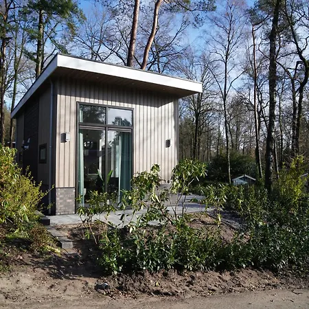 Forest-view Tiny House, Cleaning Included Дом отдыха